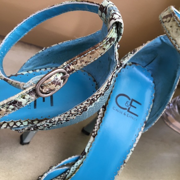 Toe in/heel in open foot sandals in gorgeous light teal blue with detail. - Picture 3 of 7